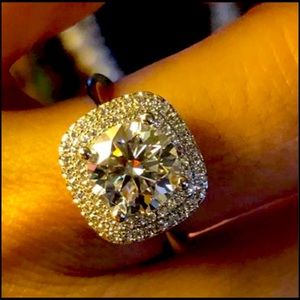 100% RealMoissanite 2-carat ring S925 sterling silver with a certificate